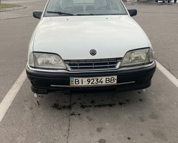Білий Опель Омега, об'ємом двигуна 2 л та пробігом 238 тис. км за 2500 $, фото 1 на Automoto.ua
