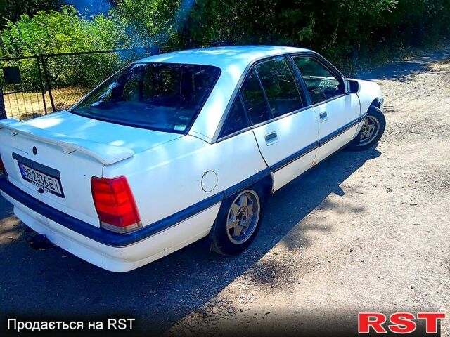 Белый Опель Омега, объемом двигателя 1.8 л и пробегом 0 тыс. км за 800 $, фото 1 на Automoto.ua