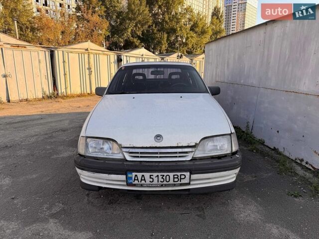 Білий Опель Омега, об'ємом двигуна 2 л та пробігом 304 тис. км за 655 $, фото 1 на Automoto.ua
