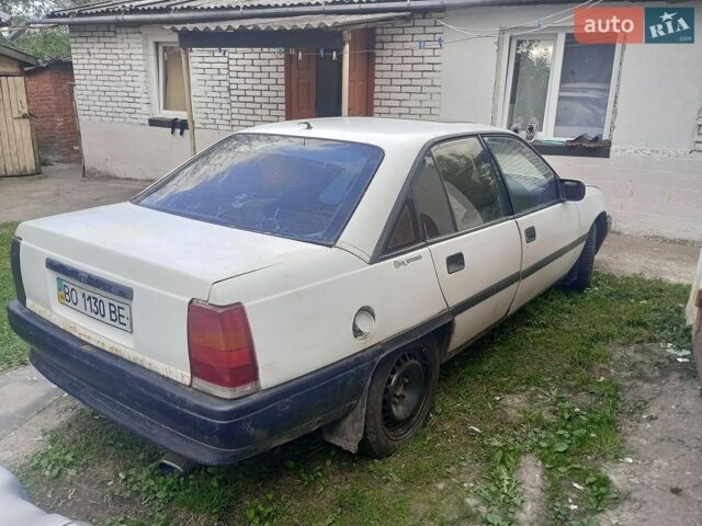 Белый Опель Омега, объемом двигателя 2 л и пробегом 300 тыс. км за 453 $, фото 1 на Automoto.ua