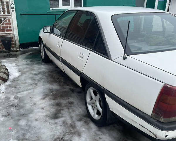 Білий Опель Омега, об'ємом двигуна 2 л та пробігом 370 тис. км за 1900 $, фото 1 на Automoto.ua