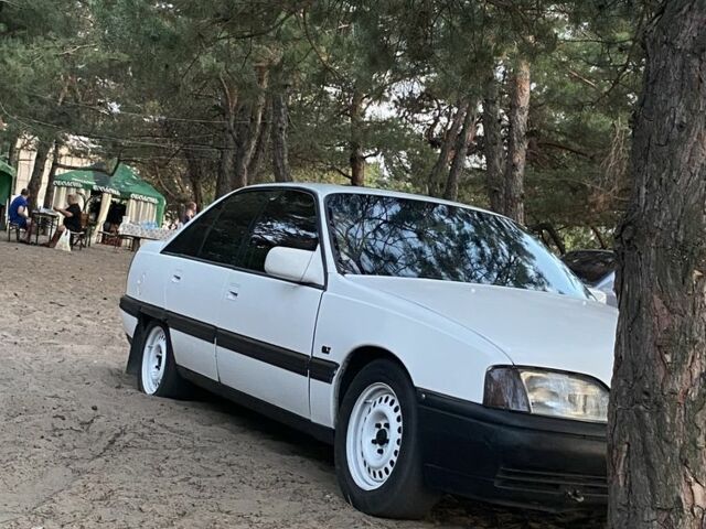 Белый Опель Омега, объемом двигателя 2 л и пробегом 2 тыс. км за 1400 $, фото 1 на Automoto.ua