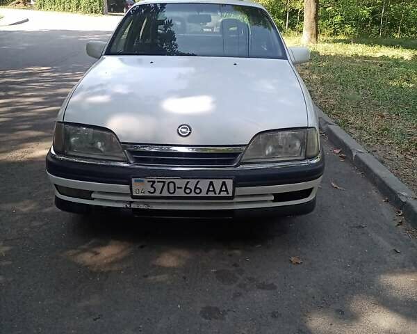 Белый Опель Омега, объемом двигателя 2 л и пробегом 340 тыс. км за 1700 $, фото 1 на Automoto.ua