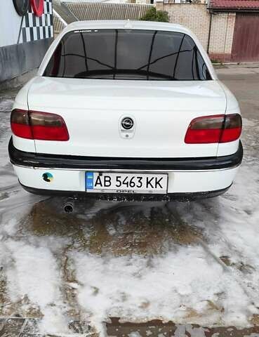 Белый Опель Омега, объемом двигателя 2 л и пробегом 308 тыс. км за 2200 $, фото 1 на Automoto.ua
