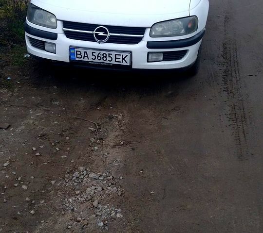 Белый Опель Омега, объемом двигателя 2 л и пробегом 425 тыс. км за 1700 $, фото 1 на Automoto.ua