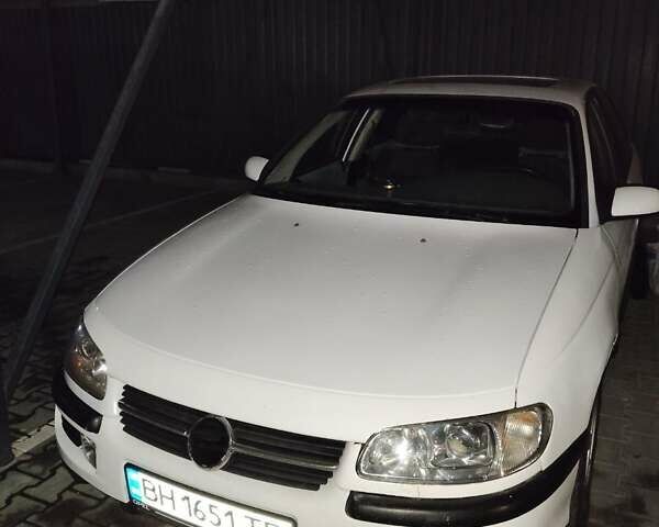 Белый Опель Омега, объемом двигателя 2 л и пробегом 209 тыс. км за 2500 $, фото 1 на Automoto.ua