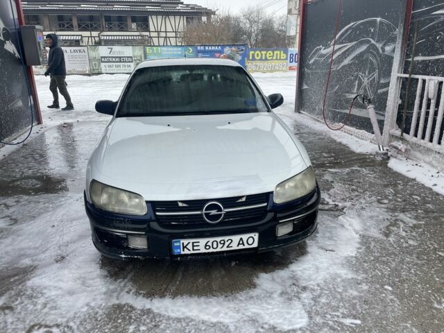 Білий Опель Омега, об'ємом двигуна 2 л та пробігом 300 тис. км за 1092 $, фото 1 на Automoto.ua