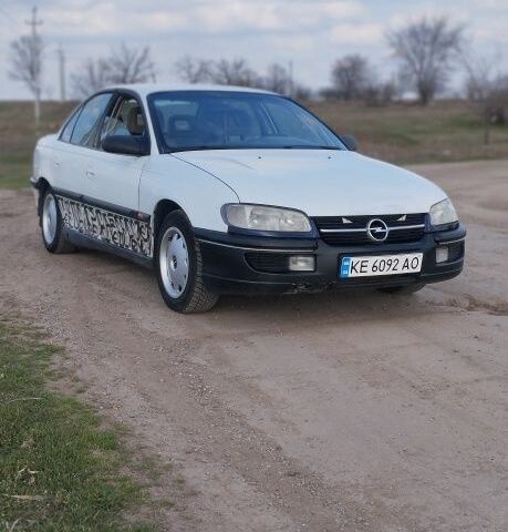 Белый Опель Омега, объемом двигателя 2 л и пробегом 556 тыс. км за 1400 $, фото 1 на Automoto.ua