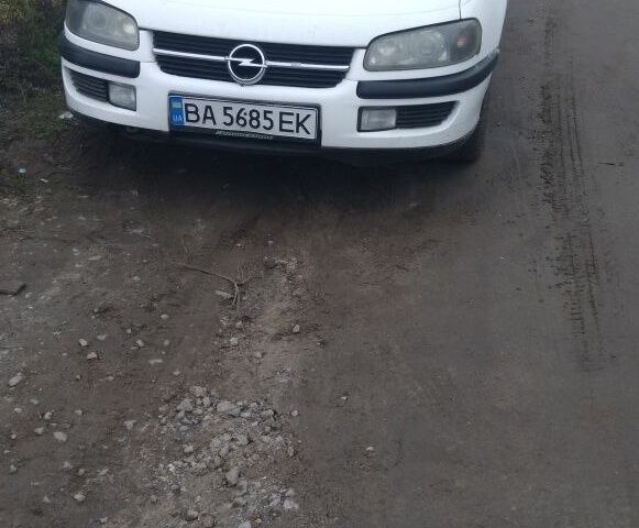 Белый Опель Омега, объемом двигателя 2 л и пробегом 1 тыс. км за 1900 $, фото 1 на Automoto.ua