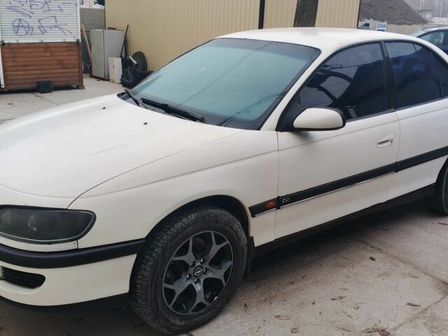 Белый Опель Омега, объемом двигателя 2 л и пробегом 260 тыс. км за 2800 $, фото 1 на Automoto.ua