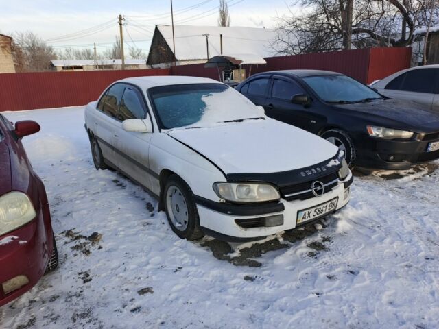 Белый Опель Омега, объемом двигателя 2 л и пробегом 111 тыс. км за 1350 $, фото 1 на Automoto.ua