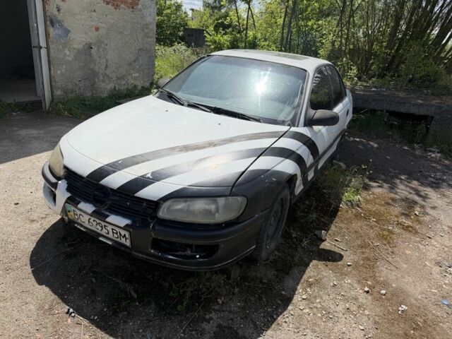 Белый Опель Омега, объемом двигателя 0 л и пробегом 300 тыс. км за 420 $, фото 1 на Automoto.ua