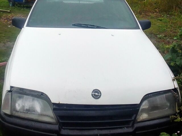 Белый Опель Омега, объемом двигателя 2 л и пробегом 345 тыс. км за 450 $, фото 1 на Automoto.ua