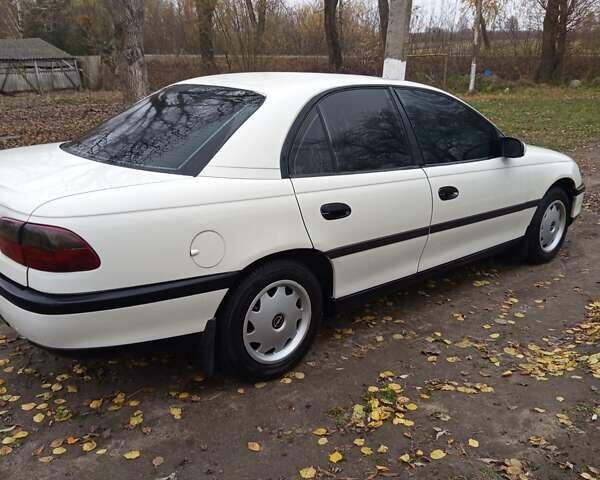 Белый Опель Омега, объемом двигателя 2 л и пробегом 1 тыс. км за 2500 $, фото 1 на Automoto.ua