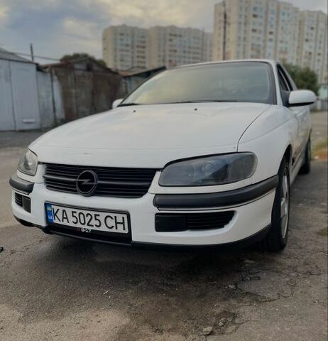 Белый Опель Омега, объемом двигателя 2 л и пробегом 389 тыс. км за 2200 $, фото 1 на Automoto.ua