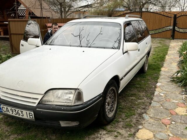 Белый Опель Омега, объемом двигателя 2 л и пробегом 347 тыс. км за 1287 $, фото 1 на Automoto.ua