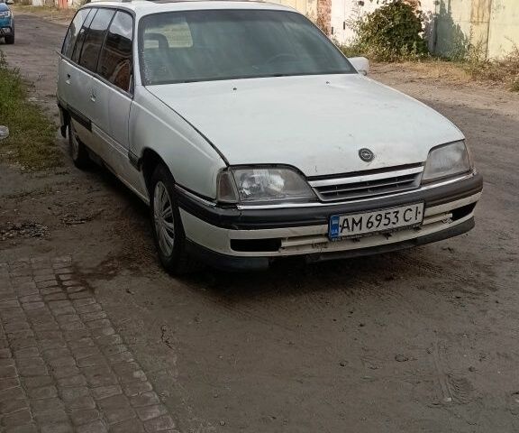 Белый Опель Омега, объемом двигателя 2 л и пробегом 350 тыс. км за 417 $, фото 1 на Automoto.ua