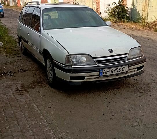 Білий Опель Омега, об'ємом двигуна 2 л та пробігом 400 тис. км за 565 $, фото 1 на Automoto.ua