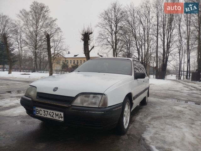 Білий Опель Омега, об'ємом двигуна 1.8 л та пробігом 278 тис. км за 1200 $, фото 1 на Automoto.ua