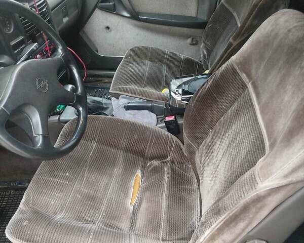 Белый Опель Омега, объемом двигателя 1.8 л и пробегом 278 тыс. км за 1200 $, фото 1 на Automoto.ua