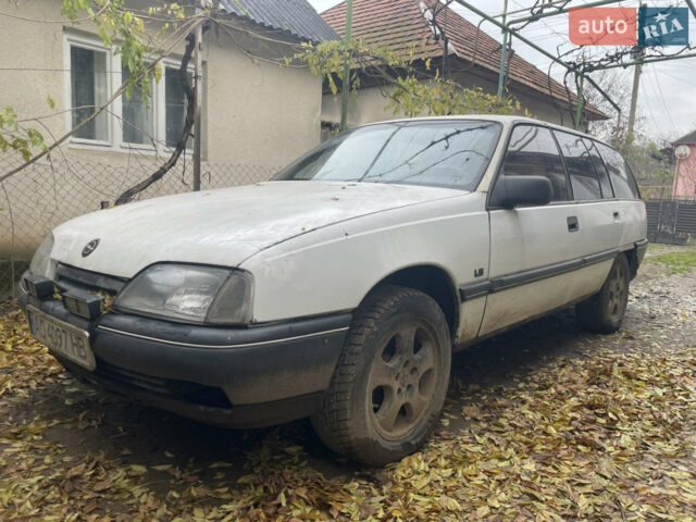 Белый Опель Омега, объемом двигателя 2.26 л и пробегом 300 тыс. км за 1500 $, фото 1 на Automoto.ua
