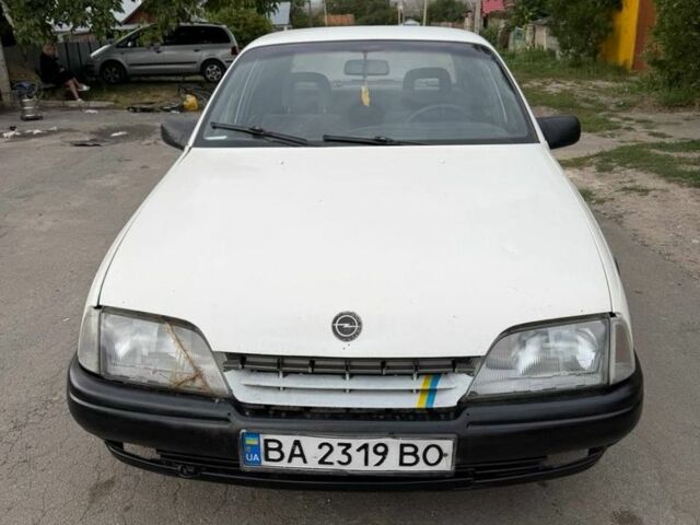 Білий Опель Омега, об'ємом двигуна 2 л та пробігом 200 тис. км за 800 $, фото 1 на Automoto.ua