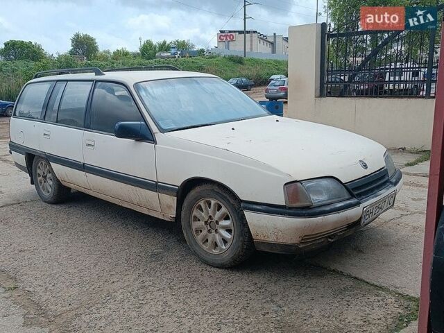 Белый Опель Омега, объемом двигателя 2.26 л и пробегом 300 тыс. км за 700 $, фото 1 на Automoto.ua