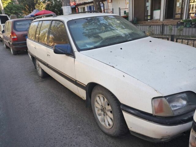 Белый Опель Омега, объемом двигателя 2.3 л и пробегом 489 тыс. км за 1000 $, фото 1 на Automoto.ua