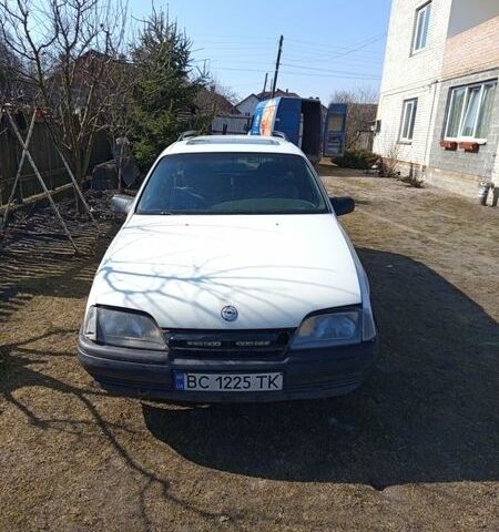 Білий Опель Омега, об'ємом двигуна 2 л та пробігом 432 тис. км за 1000 $, фото 1 на Automoto.ua
