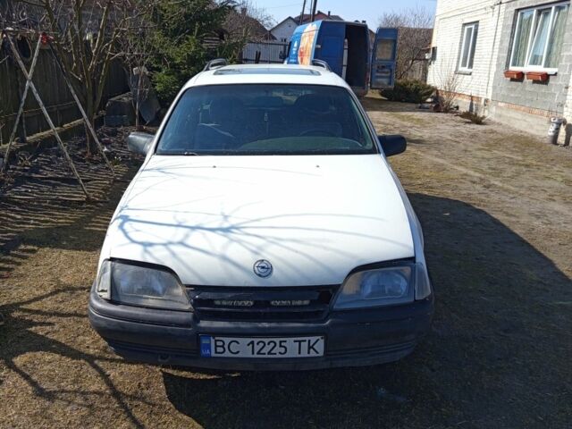 Белый Опель Омега, объемом двигателя 2 л и пробегом 425 тыс. км за 677 $, фото 1 на Automoto.ua