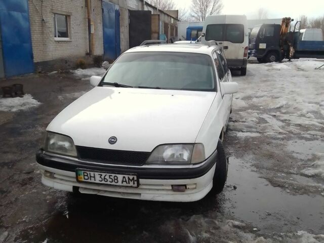 Белый Опель Омега, объемом двигателя 2 л и пробегом 324 тыс. км за 1030 $, фото 1 на Automoto.ua