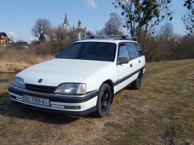 Белый Опель Омега, объемом двигателя 2 л и пробегом 300 тыс. км за 1150 $, фото 1 на Automoto.ua