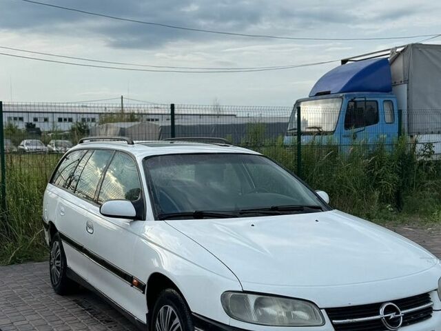 Белый Опель Омега, объемом двигателя 2 л и пробегом 300 тыс. км за 1300 $, фото 1 на Automoto.ua