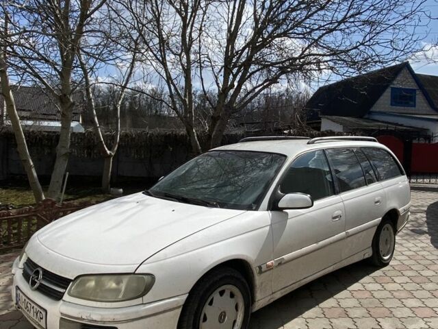 Белый Опель Омега, объемом двигателя 2 л и пробегом 450 тыс. км за 2200 $, фото 1 на Automoto.ua