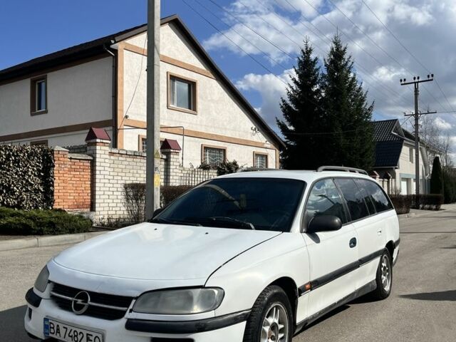 Белый Опель Омега, объемом двигателя 2 л и пробегом 452 тыс. км за 1550 $, фото 1 на Automoto.ua