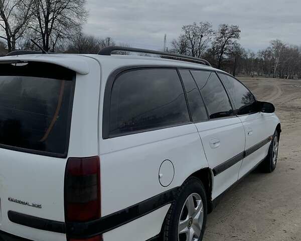 Білий Опель Омега, об'ємом двигуна 2.5 л та пробігом 400 тис. км за 2500 $, фото 1 на Automoto.ua