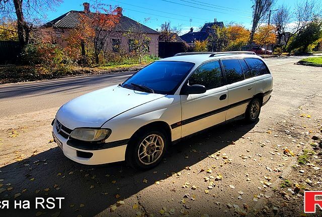 Белый Опель Омега, объемом двигателя 2 л и пробегом 200 тыс. км за 1400 $, фото 1 на Automoto.ua