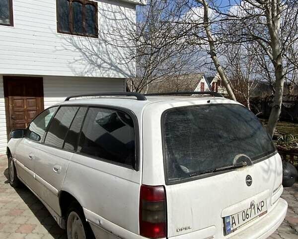 Белый Опель Омега, объемом двигателя 2 л и пробегом 450 тыс. км за 2200 $, фото 1 на Automoto.ua