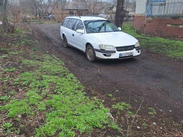 Білий Опель Омега, об'ємом двигуна 2 л та пробігом 1000 тис. км за 300 $, фото 1 на Automoto.ua