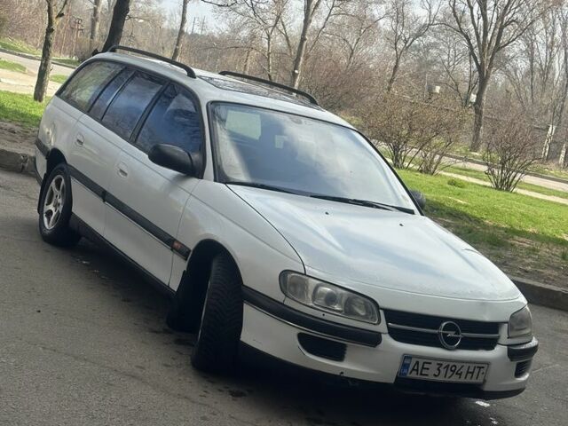 Белый Опель Омега, объемом двигателя 2 л и пробегом 333 тыс. км за 1480 $, фото 1 на Automoto.ua
