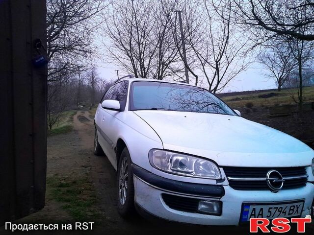 Білий Опель Омега, об'ємом двигуна 2 л та пробігом 300 тис. км за 1180 $, фото 1 на Automoto.ua