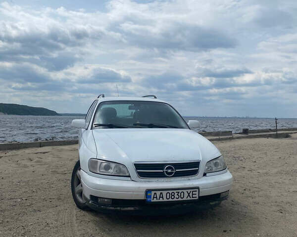 Белый Опель Омега, объемом двигателя 2.2 л и пробегом 266 тыс. км за 2800 $, фото 1 на Automoto.ua