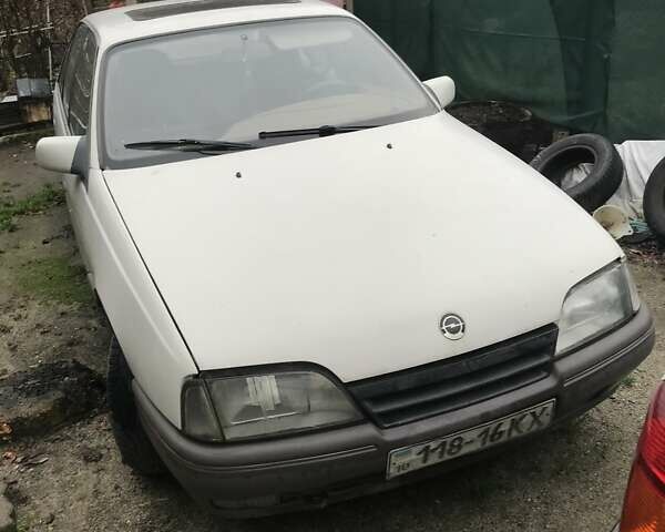 Бежевый Опель Омега, объемом двигателя 1.8 л и пробегом 500 тыс. км за 700 $, фото 1 на Automoto.ua