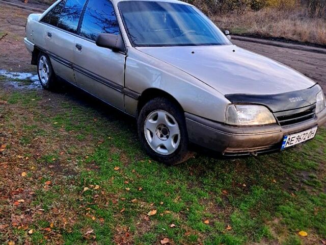 Бежевий Опель Омега, об'ємом двигуна 1.8 л та пробігом 0 тис. км за 1300 $, фото 1 на Automoto.ua