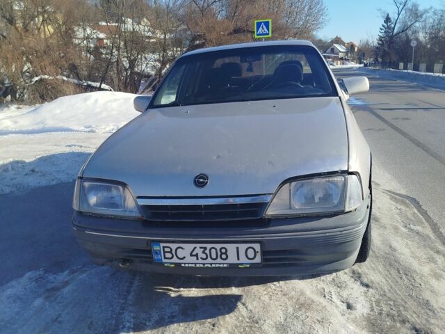 Бежевий Опель Омега, об'ємом двигуна 2 л та пробігом 300 тис. км за 700 $, фото 1 на Automoto.ua