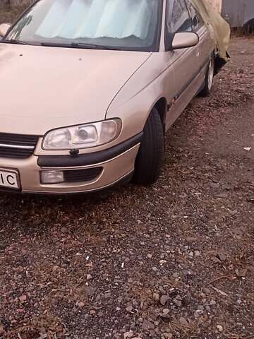 Бежевый Опель Омега, объемом двигателя 2 л и пробегом 302 тыс. км за 1500 $, фото 1 на Automoto.ua