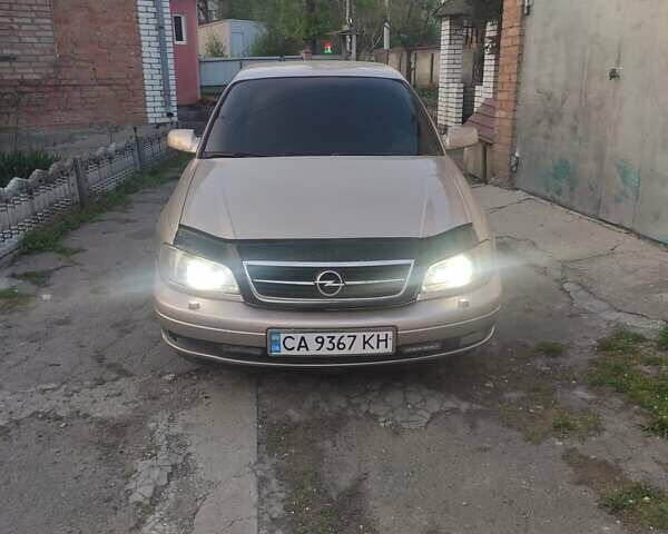 Бежевый Опель Омега, объемом двигателя 2 л и пробегом 277 тыс. км за 3900 $, фото 1 на Automoto.ua
