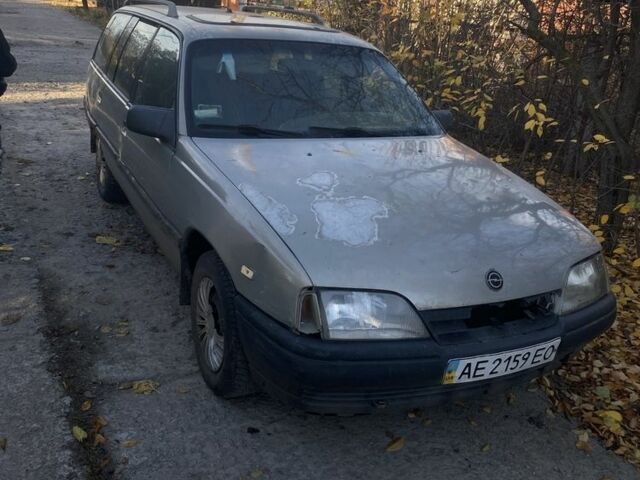 Бежевый Опель Омега, объемом двигателя 2.2 л и пробегом 70 тыс. км за 715 $, фото 1 на Automoto.ua