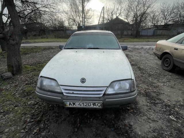 Бежевый Опель Омега, объемом двигателя 2 л и пробегом 300 тыс. км за 463 $, фото 1 на Automoto.ua