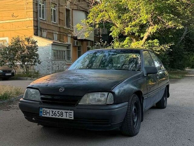 Черный Опель Омега, объемом двигателя 2 л и пробегом 225 тыс. км за 650 $, фото 1 на Automoto.ua